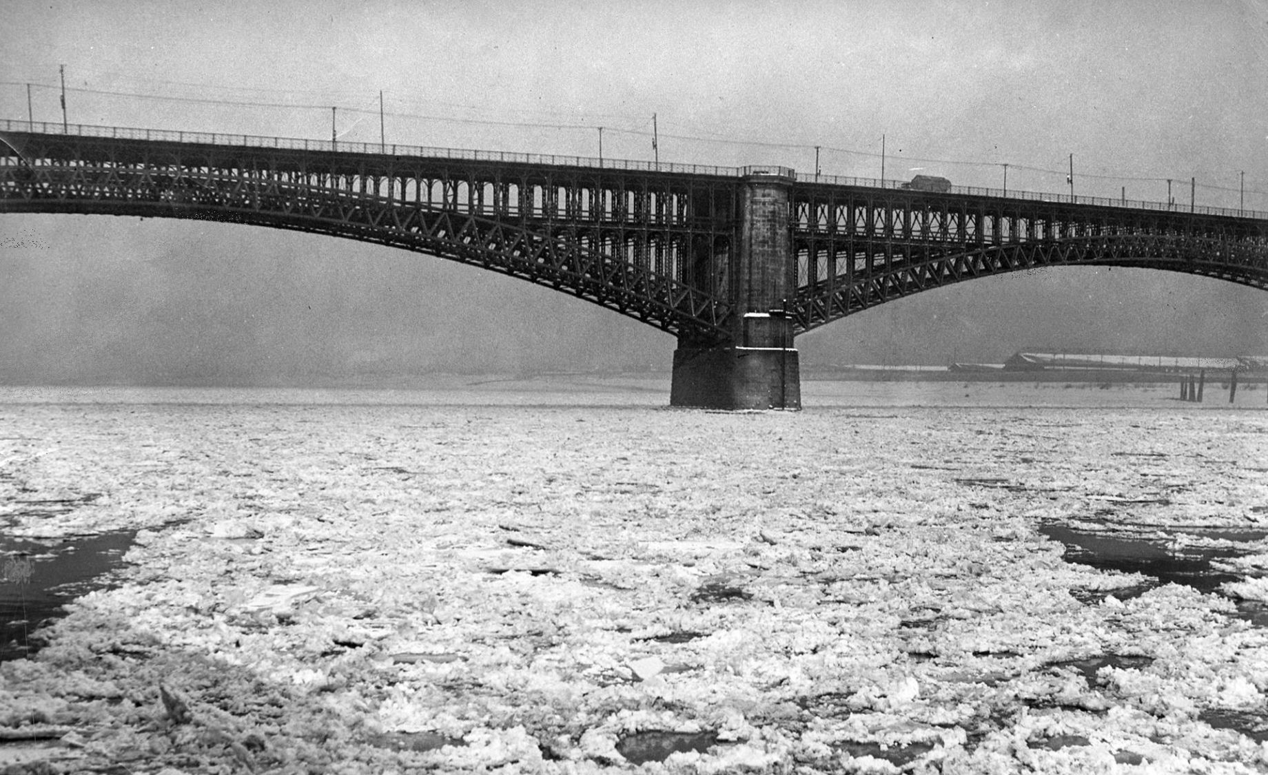 Mississippi River Ice